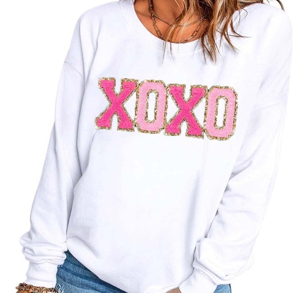 Chic White and Pink XOXO Women's Sweatshirt - Picture 1 of 13